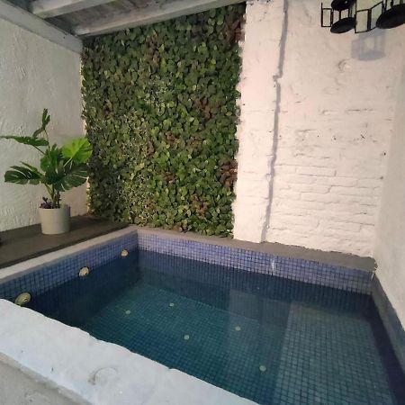 Pequeno Alojamiento Con Mini Piscina - No Climatizada Валенсия Экстерьер фото